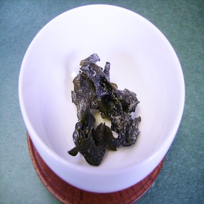 画像2: 【送料無料】めかぶ茶６０ｇ2袋   めかぶ茶を独自のブレンドで飲みやすく味付け。お湯を注ぐだけで簡単に食物繊維・フコイダンを含む健康茶